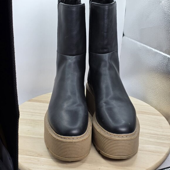 Womens Szie 8 - H&M platform Chelsea boots - black upper and a beige/gum sole - Picture 4 of 10